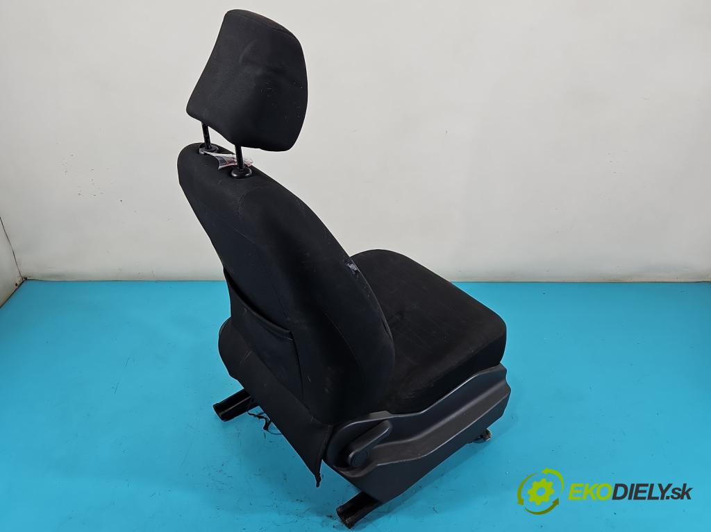 Toyota Yaris II 2005-2011 1.4 d4d 90 HP manual 66 kW 1364 cm3 5- Sedačka pravý  (Sedačka, sedadlo)