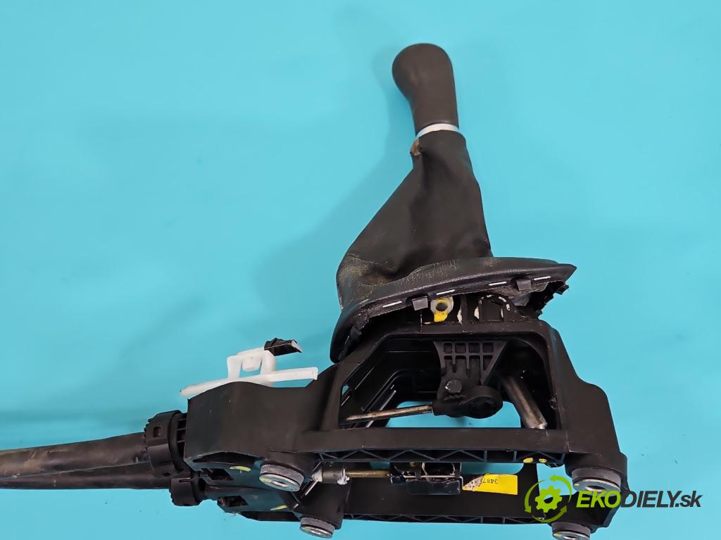 Toyota Corolla E12 2001-2009 2.0 D4-D: 90 HP manual 66 kW 1995 cm3 5- Páka: Změny: stupeň,rýchlosť  (Rýchlostná páka (kulisa))