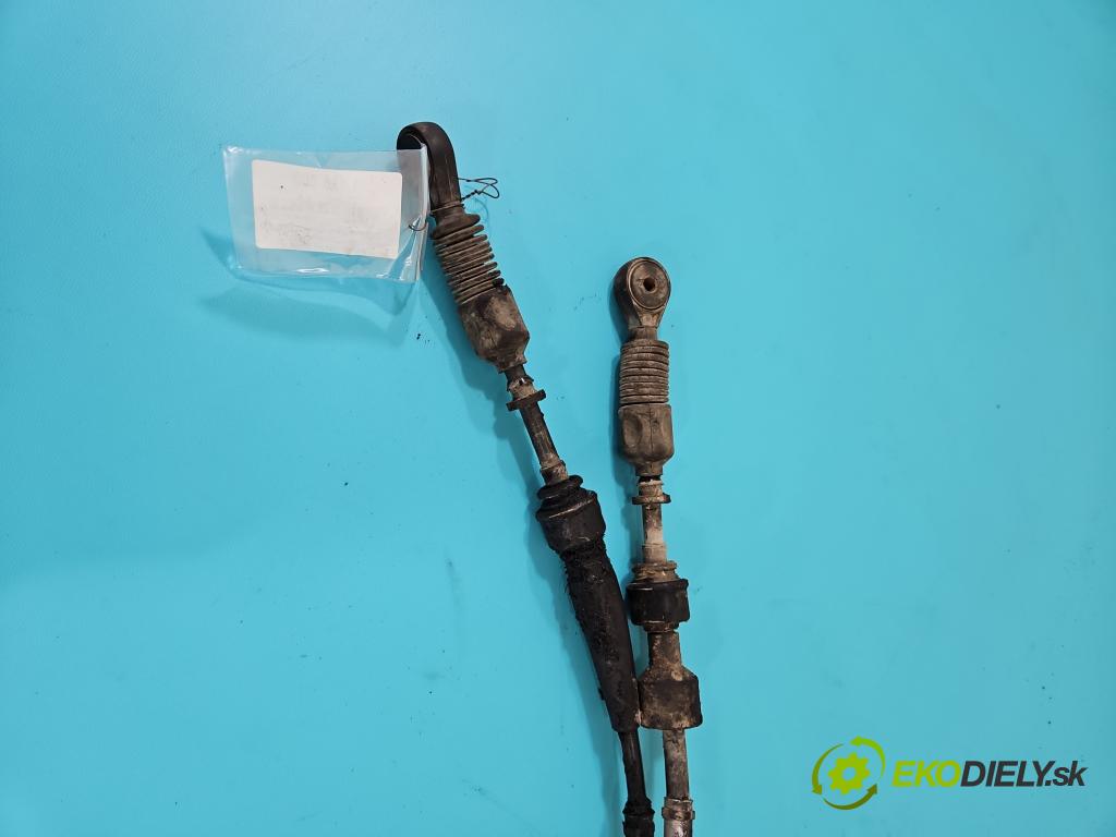 Toyota Corolla E12 2001-2009 2.0 D4-D: 90 HP manual 66 kW 1995 cm3 5- Páka: Změny: stupeň,rýchlosť  (Rýchlostná páka (kulisa))