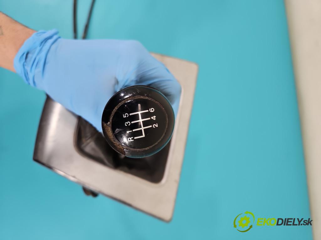 Mazda 5  2005-2010 2.0 citd 110 HP manual 81 kW 1998 cm3 5- Páka: Změny: stupeň,rýchlosť 8159025200 (Rýchlostná páka (kulisa))