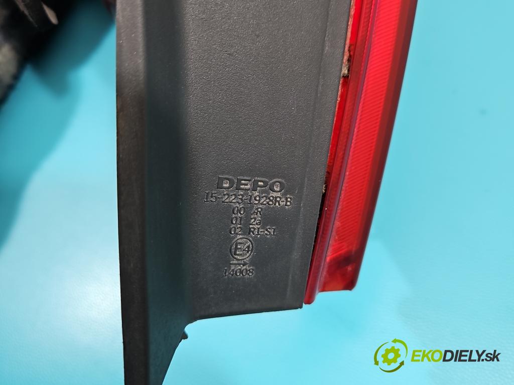 Kia Ceed I 2006-2012 1.6 crdi 90 HP manual 66 kW 1582 cm3 5- svetlo / reflektor zadné pravé  (Kľučka dverí ostatné)