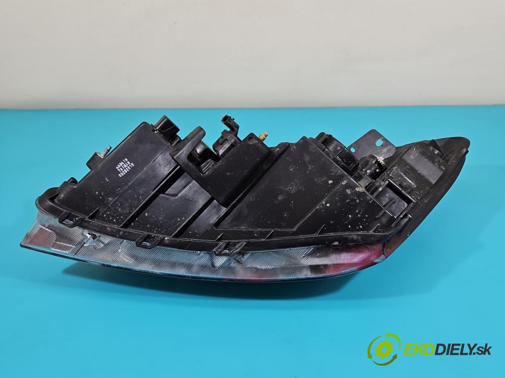 Kia Ceed I 2006-2012 1.6 crdi 90 HP manual 66 kW 1582 cm3 5- Reflektor: pravý  (Pravé)