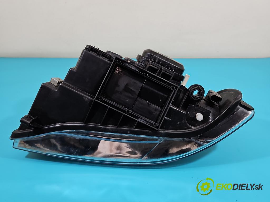 Audi A4 B5 1994-2001 1.8 T 150 HP manual 110 kW 1781 cm3 4- Reflektor: pravý  (Pravé)