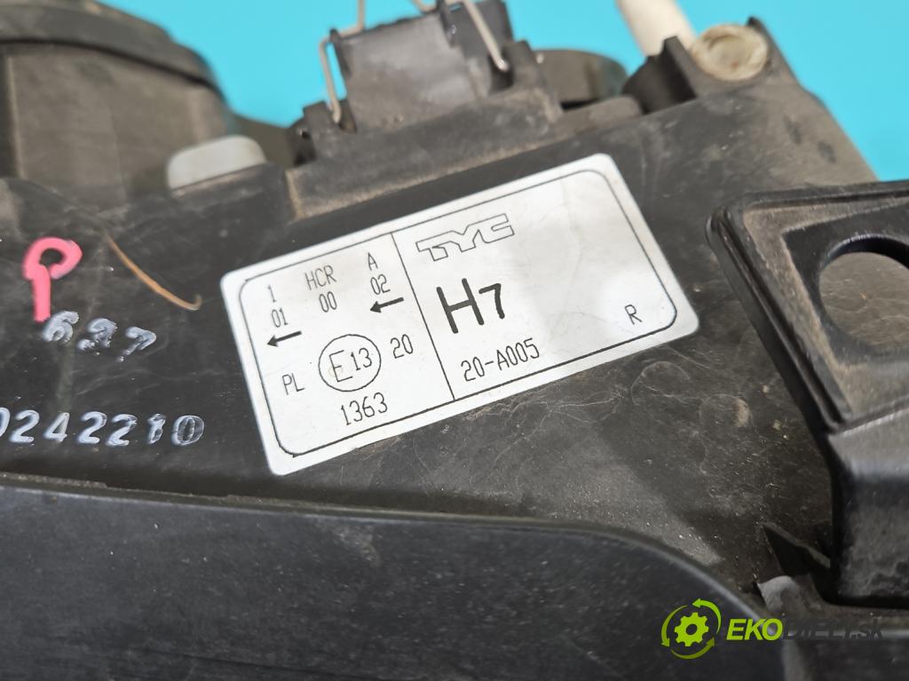 Audi A4 B5 1994-2001 1.8 T 150 HP manual 110 kW 1781 cm3 4- Reflektor: pravý  (Pravé)