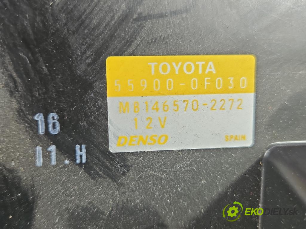 Toyota Corolla Verso II 2004-2009 2.2 D4D 136 HP manual 100 kW 2231 cm3 5- panel kúrenia 55902-0F010-C
