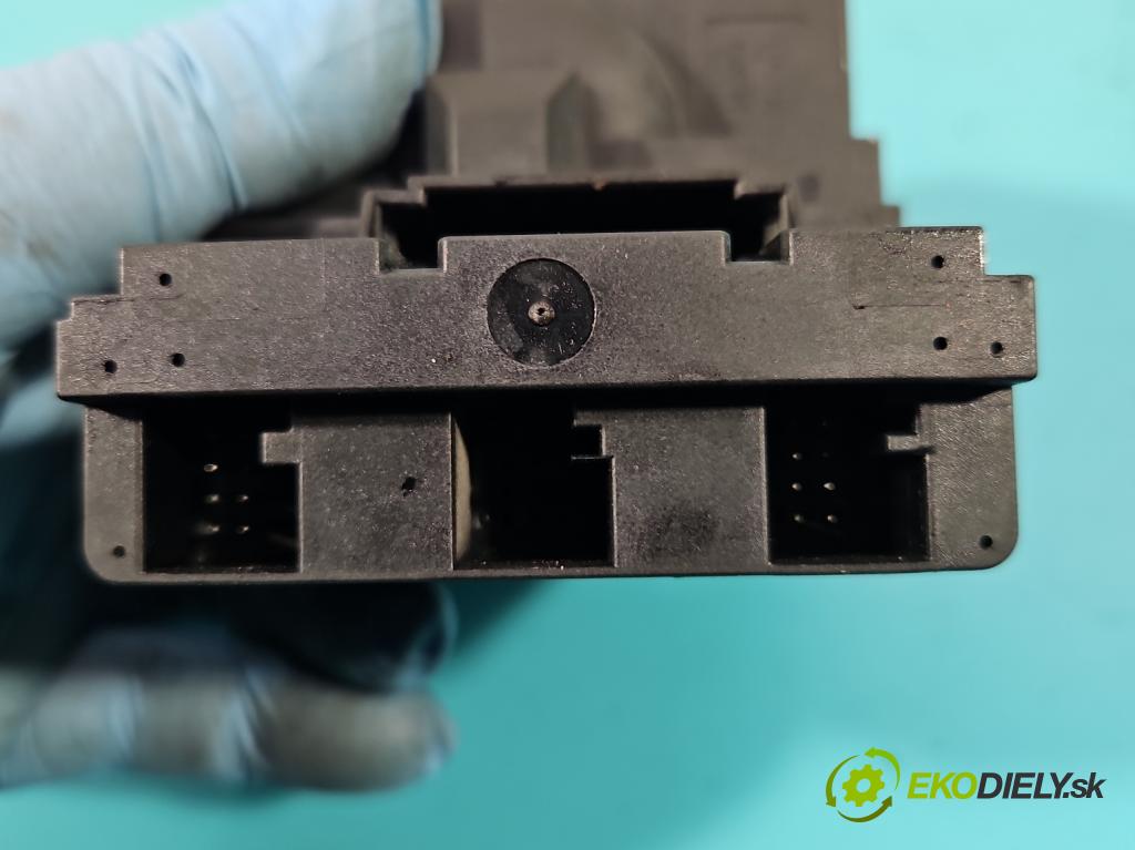 Vw Crafter 2006-2016 2.5 tdi 163 HP manual 120 kW 2461 cm3 5- Spínačka A9065455808 (Spínacie skrinky a kľúče)