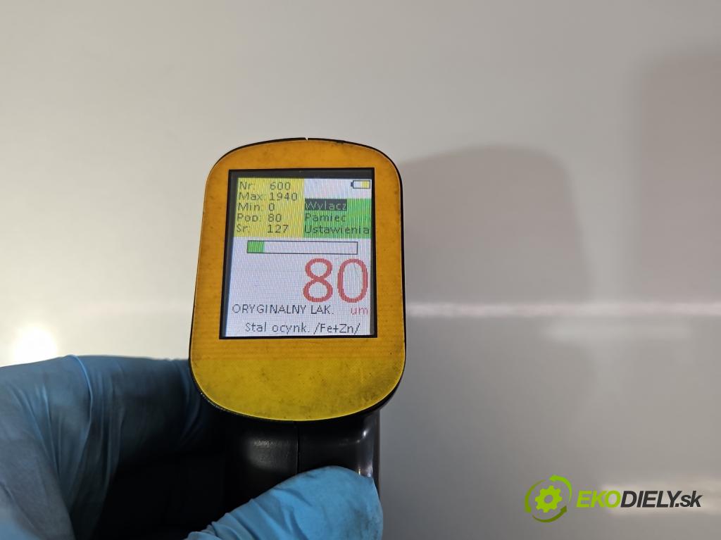 Vw Bora 1.6 SR 101 hp manual 74 kW 1595 cm3 4- zadní kufrové dveře  (Zadní kapoty)