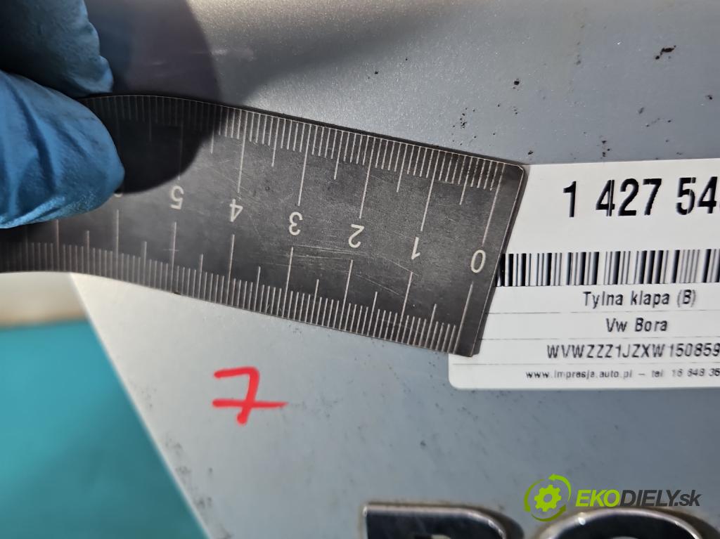 Vw Bora 1.6 SR 101 hp manual 74 kW 1595 cm3 4- zadní kufrové dveře  (Zadní kapoty)