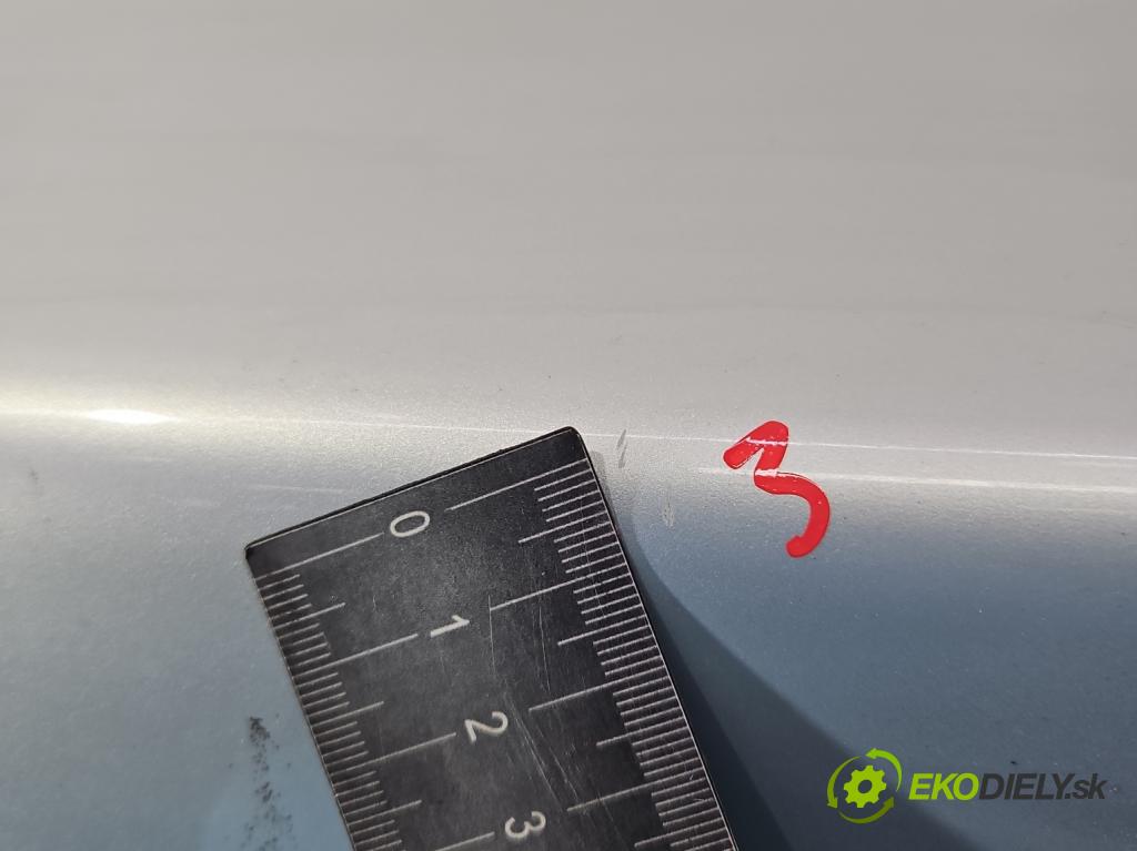 Vw Bora 1.6 SR 101 hp manual 74 kW 1595 cm3 4- zadní kufrové dveře  (Zadní kapoty)