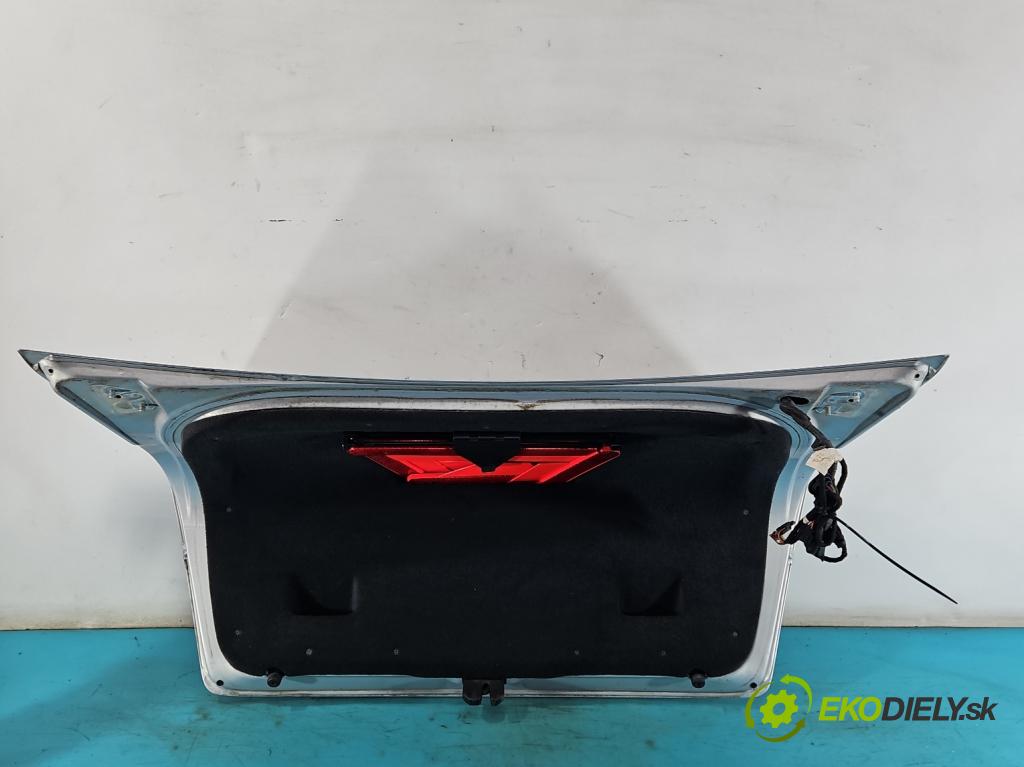 Vw Bora 1.6 SR 101 hp manual 74 kW 1595 cm3 4- zadní kufrové dveře  (Zadní kapoty)