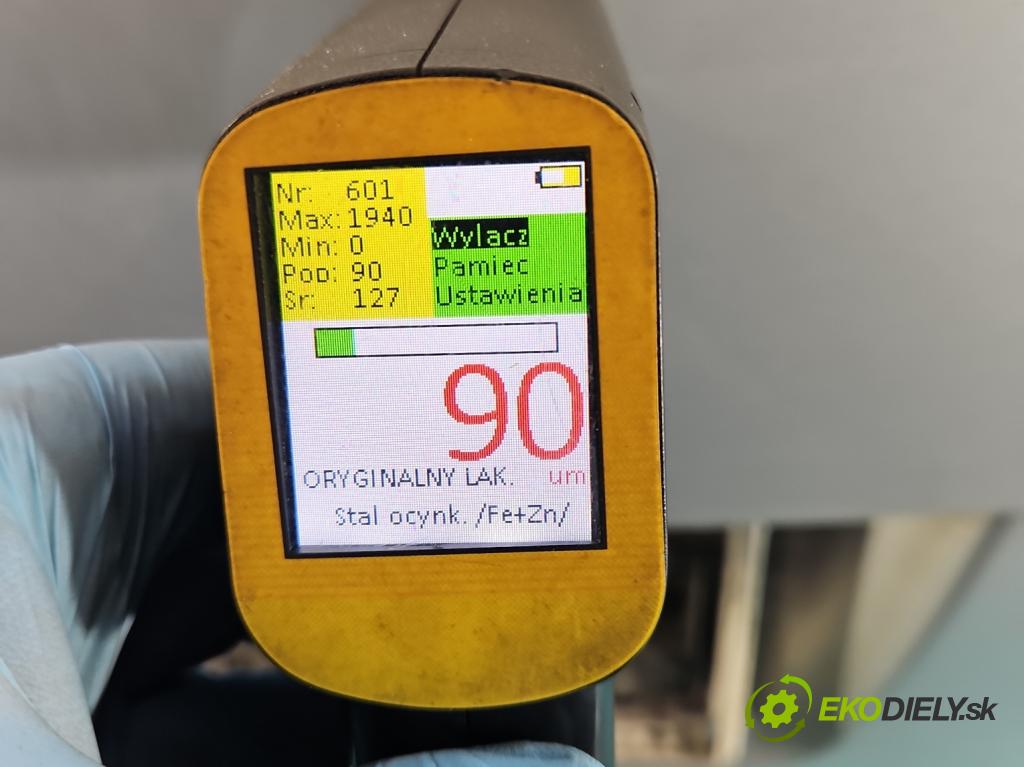 Vw Bora 1.6 SR 101 hp manual 74 kW 1595 cm3 4- zadní kufrové dveře  (Zadní kapoty)