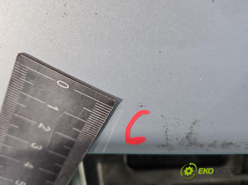 Vw Bora 1.6 SR 101 hp manual 74 kW 1595 cm3 4- zadní kufrové dveře  (Zadní kapoty)