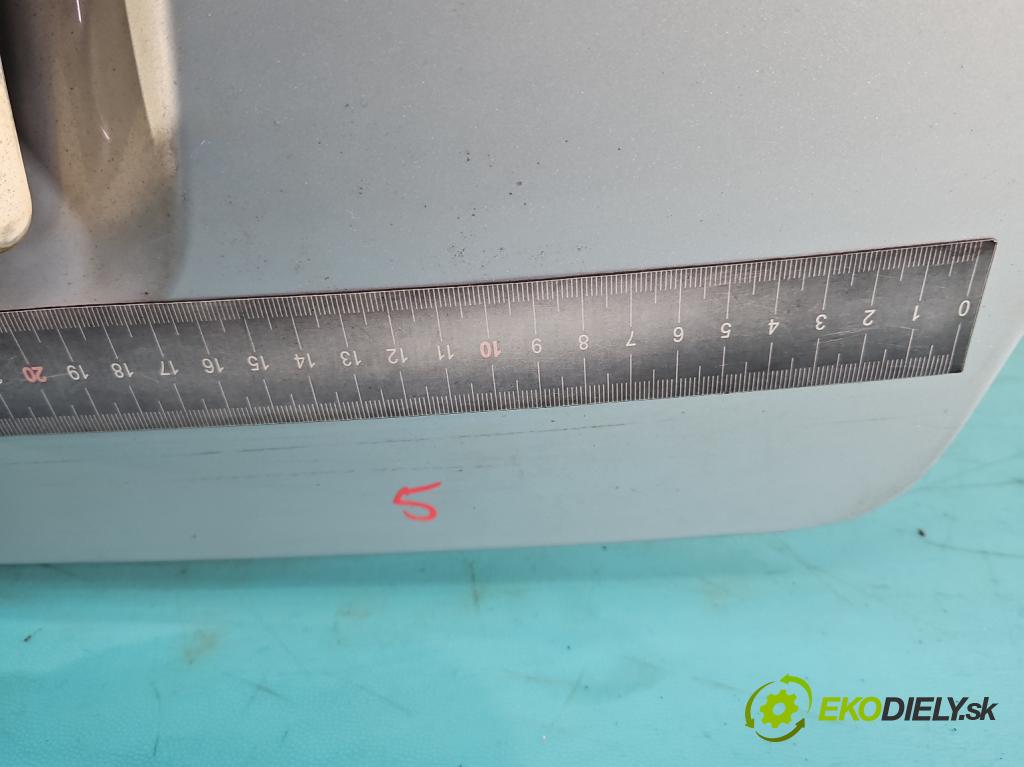 Vw Bora 1.6 SR 101 hp manual 74 kW 1595 cm3 4- zadní kufrové dveře  (Zadní kapoty)