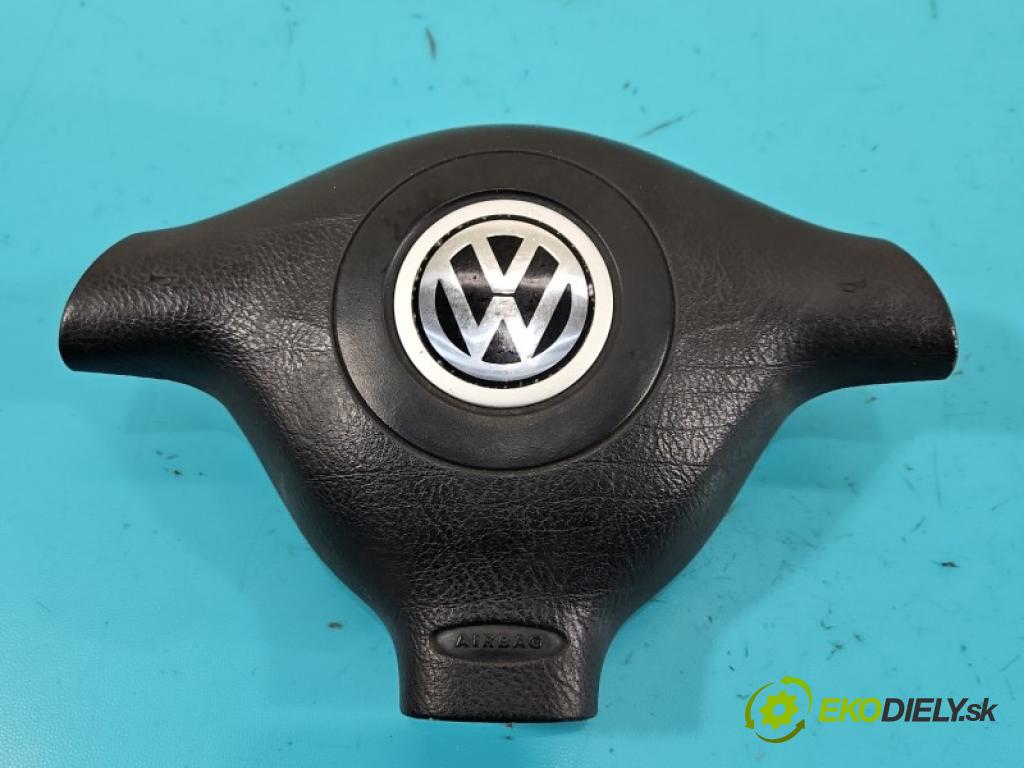 Vw Bora 1.6 SR 101 HP manual 74 kW 1595 cm3 4- kokpit,pristrojová doska rozdeľovacia