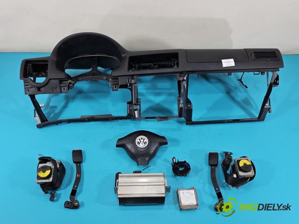 Vw Bora 1.6 SR 101 HP manual 74 kW 1595 cm3 4- kokpit,pristrojová doska rozdeľovacia 