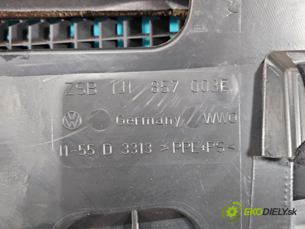 Vw Bora 1.6 SR 101 HP manual 74 kW 1595 cm3 4- kokpit,pristrojová doska rozdeľovacia