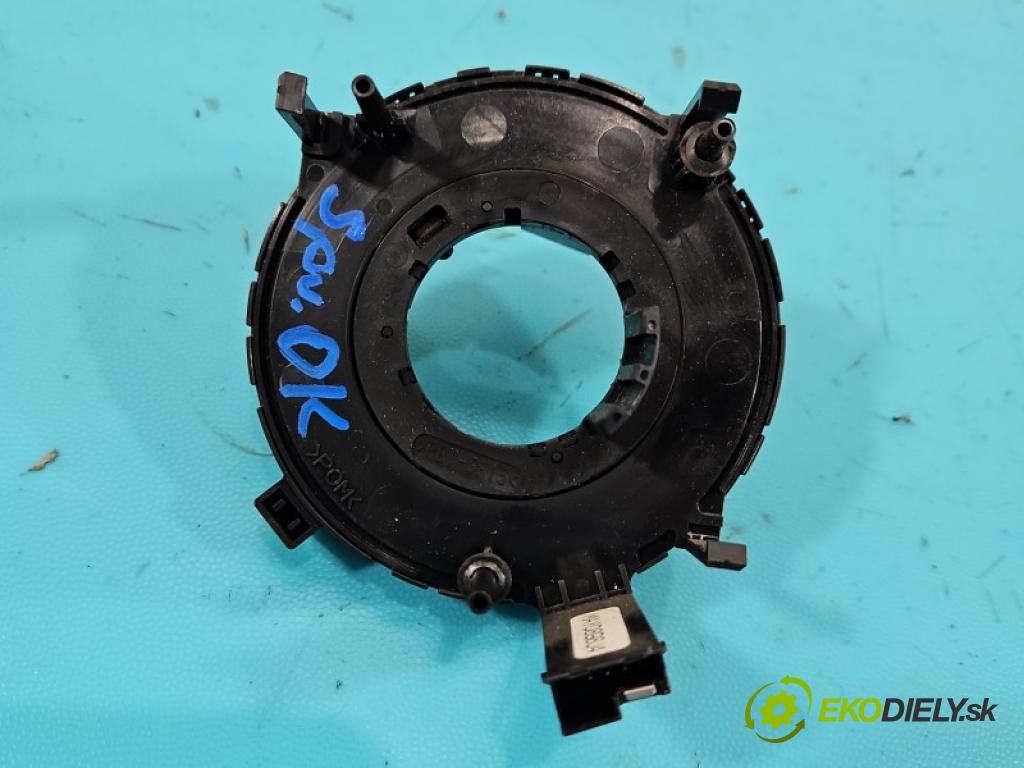 Vw Bora 1.6 SR 101 HP manual 74 kW 1595 cm3 4- kokpit,pristrojová doska rozdeľovacia