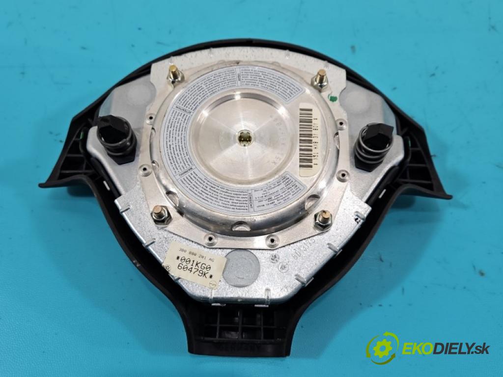 Vw Bora 1.6 SR 101 HP manual 74 kW 1595 cm3 4- kokpit,pristrojová doska rozdeľovacia