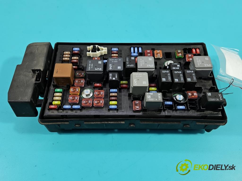 Opel Insignia A 2008-2017 2.0 CDTI 131 hp manual 96 kW 1956 cm3 5- skříňka pojistková 13275882 (Pojistkové skříňky)