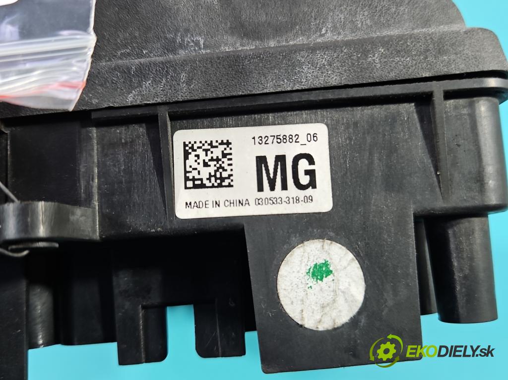 Opel Insignia A 2008-2017 2.0 CDTI 131 hp manual 96 kW 1956 cm3 5- skříňka pojistková 13275882 (Pojistkové skříňky)