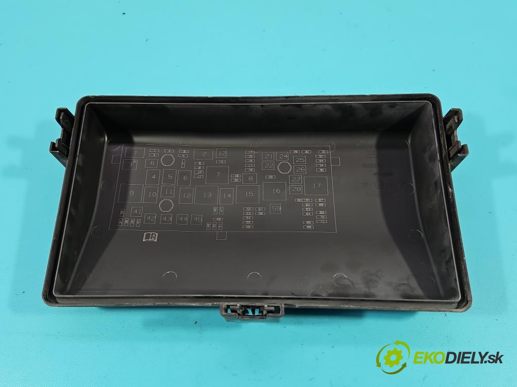 Opel Insignia A 2008-2017 2.0 CDTI 131 hp manual 96 kW 1956 cm3 5- skříňka pojistková 13275882 (Pojistkové skříňky)