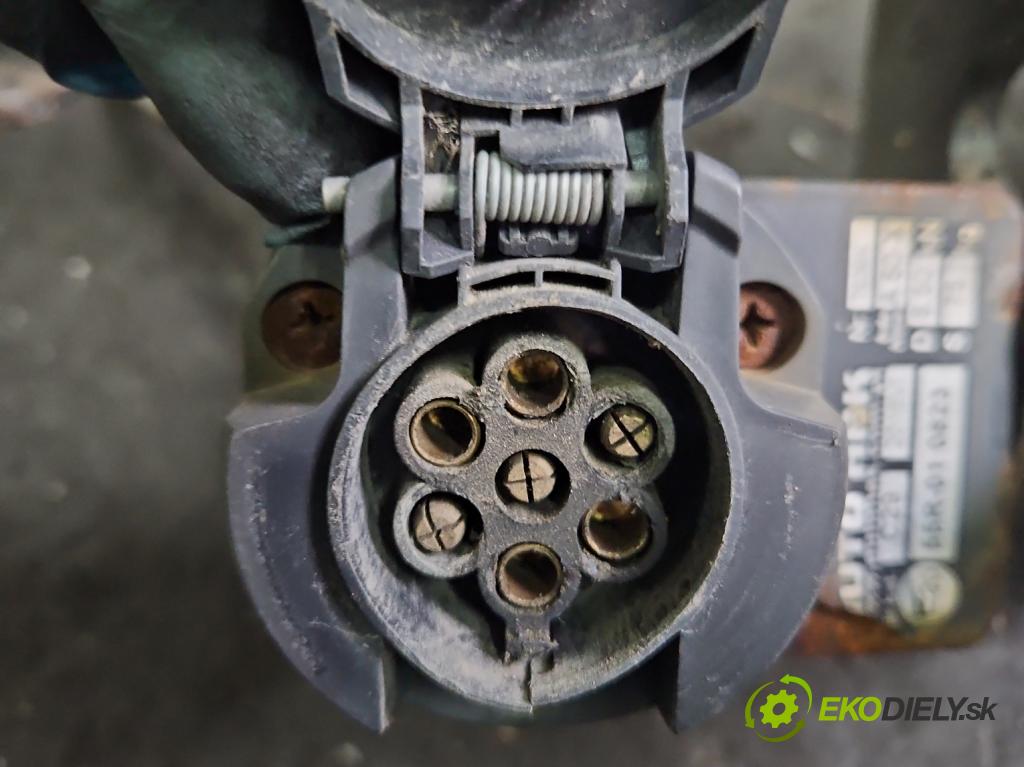 Ford Focus Mk1 1998-2004 1.8 16V 116 hp manual 85 kW 1796 cm3 5- oko tažné  (Tažná zařízení)