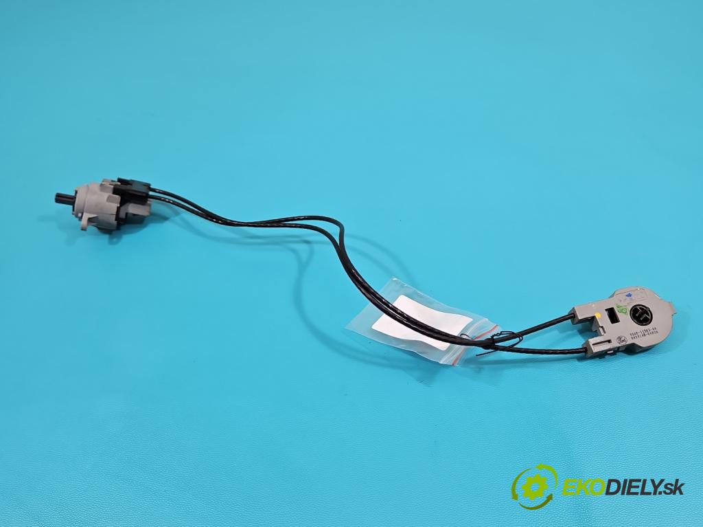 Ford Focus Mk1 1998-2004 1.8 16V 116 HP manual 85 kW 1796 cm3 5- panel kúrenia 98AB-11503-AH