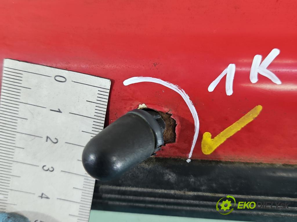 Fiat Cinquecento 0.7 karburátor: 30KM manual 22 kW 704 cm3 3- zadní kufrové dveře  (Zadní kapoty)