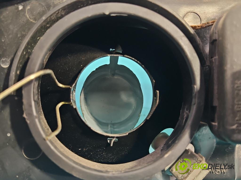 Fiat Siena 1.6 16V 102 HP manual 75 kW 1580 cm3 4- Reflektor: pravý  (Pravé)