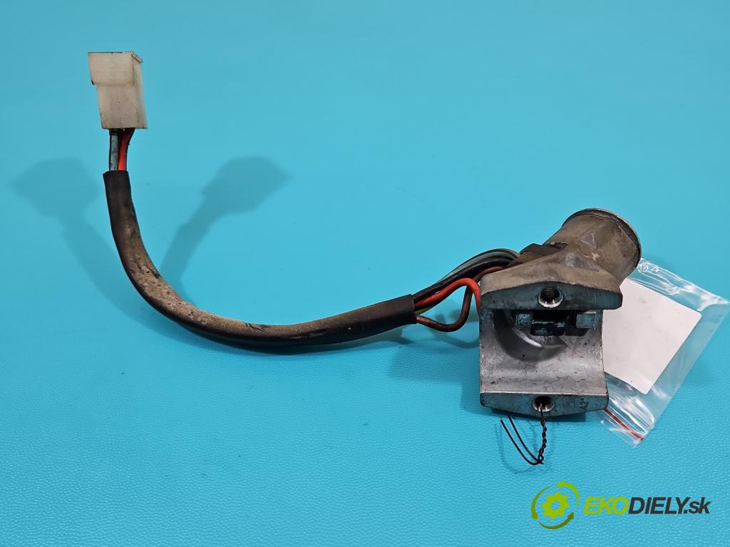 Żuk A 11 b 2.1 karburátor: 69KM manual 51 kW 2120 cm3 5- Spínačka (Spínacie skrinky a kľúče)