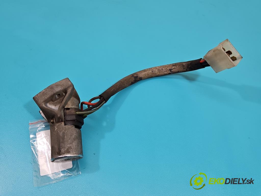 Żuk A 11 b 2.1 karburátor: 69KM manual 51 kW 2120 cm3 5- Spínačka (Spínacie skrinky a kľúče)