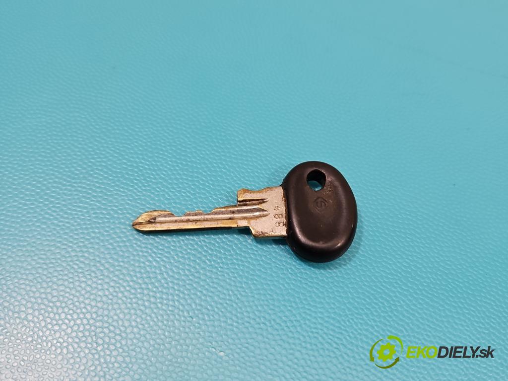 Żuk A 11 b 2.1 karburátor: 69KM manual 51 kW 2120 cm3 5- Spínačka (Spínacie skrinky a kľúče)