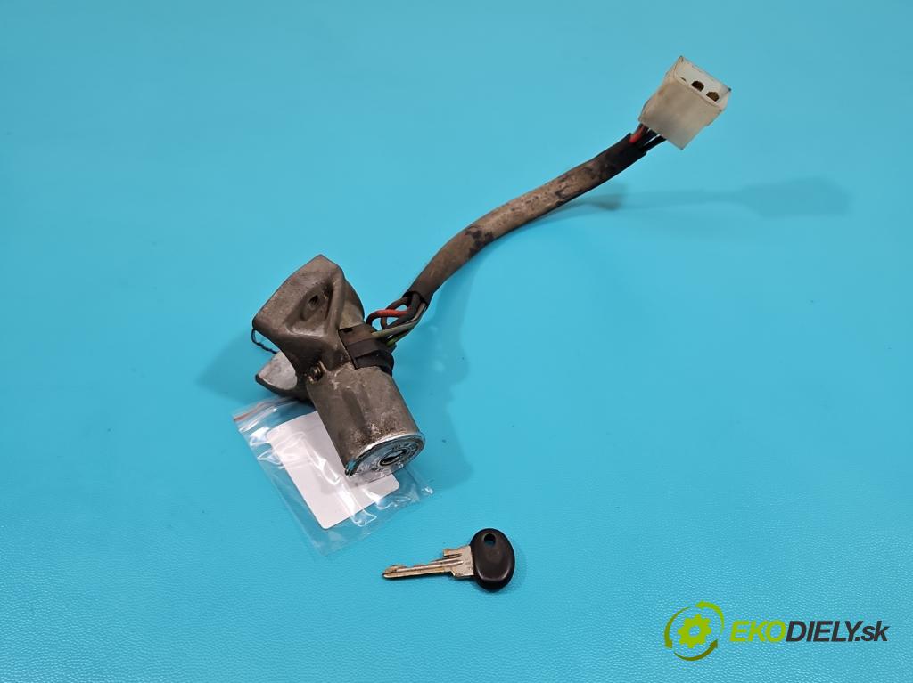 Żuk A 11 b 2.1 karburátor: 69KM manual 51 kW 2120 cm3 5- Spínačka  (Spínacie skrinky a kľúče)