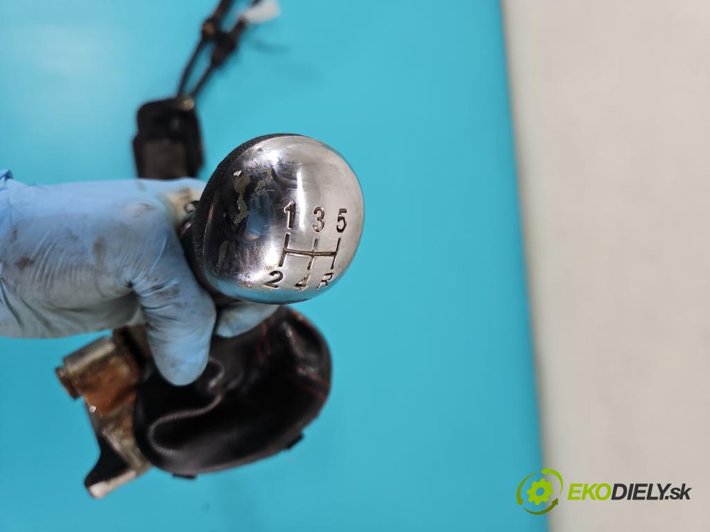 Citroen Xsara Picasso 1,8.0 16V 116 HP manual 85 kW 1749 cm3 5- Páka: Změny: stupeň,rýchlosť (Rýchlostná páka (kulisa))