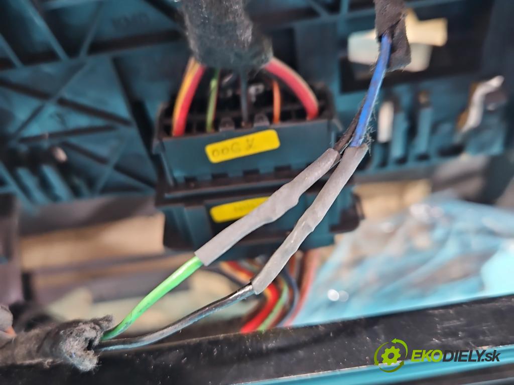 Vw Touareg I 2002-2010 2.5 tdi 174 HP automatic 128 kW 2461 cm3 5- Sedačka ľavý  (Sedačka, sedadlo)