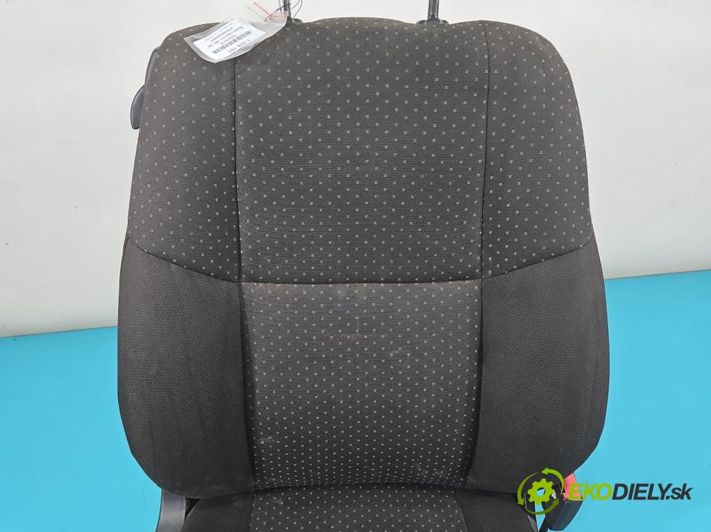 Mitsubishi Pajero Pinin 1998-2007 1.8 16V 114 HP manual 84 kW 1834 cm3 3- Sedačka pravý  (Sedačka, sedadlo)