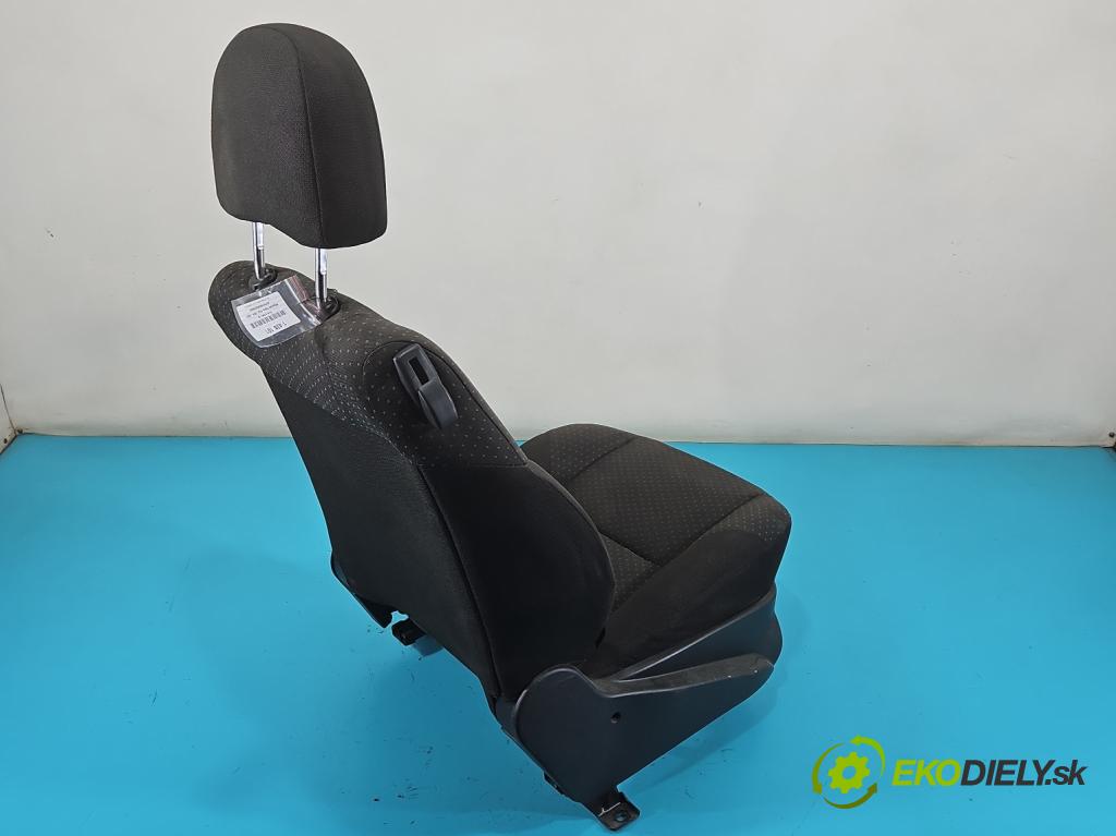 Mitsubishi Pajero Pinin 1998-2007 1.8 16V 114 HP manual 84 kW 1834 cm3 3- Sedačka pravý  (Sedačka, sedadlo)
