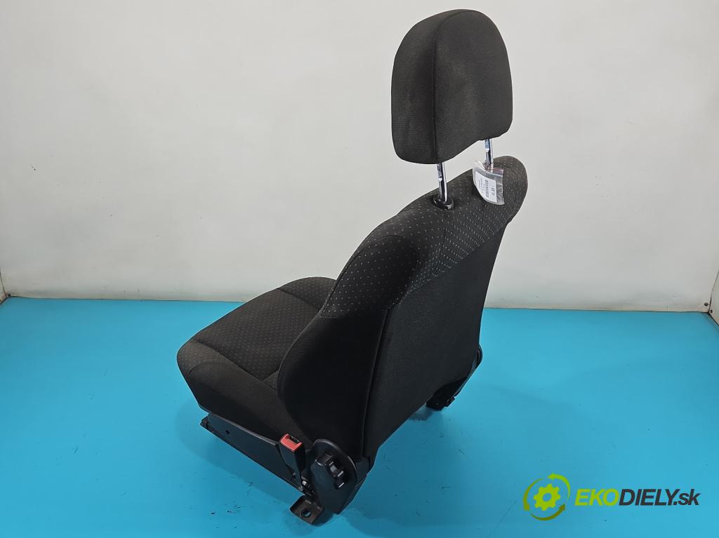 Mitsubishi Pajero Pinin 1998-2007 1.8 16V 114 HP manual 84 kW 1834 cm3 3- Sedačka pravý  (Sedačka, sedadlo)