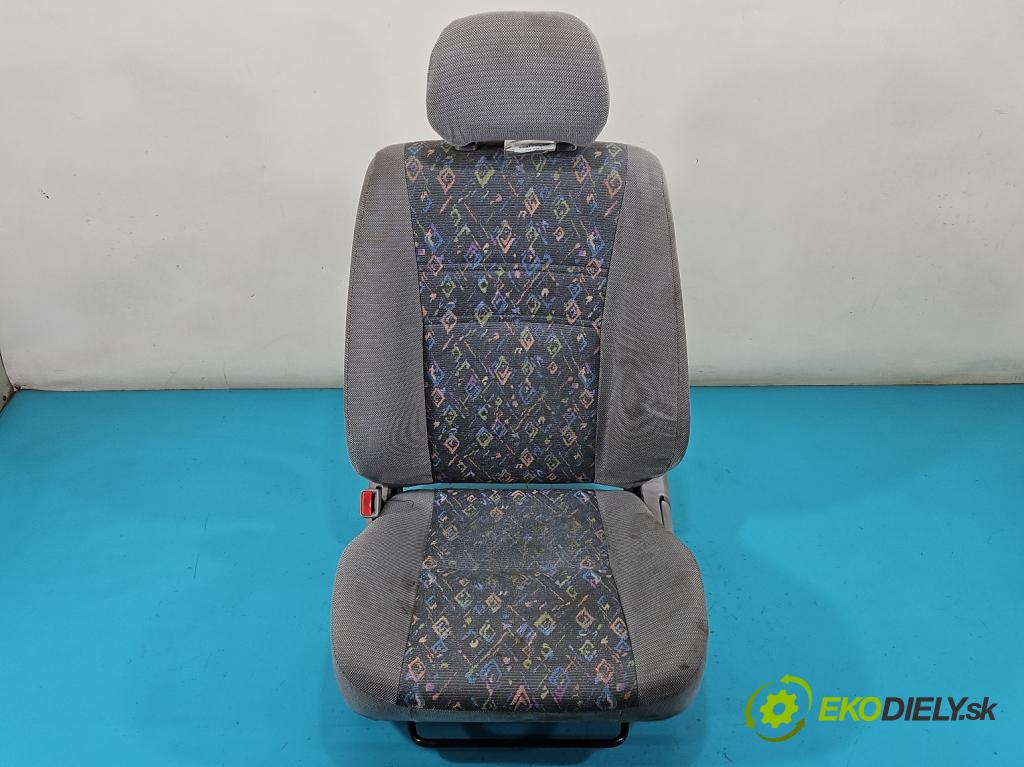 Toyota Corolla E11 1997-2002 1,4.0 16V 86 HP manual 63 kW 1332 cm3 3- Sedačka ľavý  (Sedačka, sedadlo)