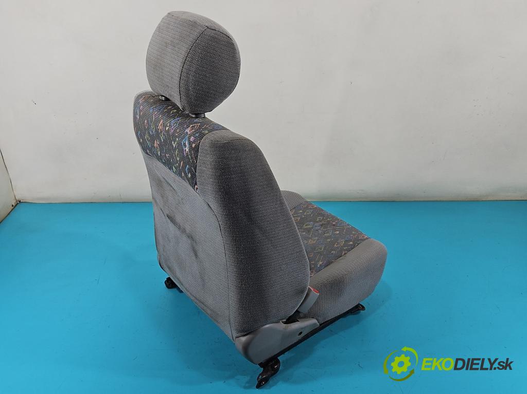 Toyota Corolla E11 1997-2002 1,4.0 16V 86 HP manual 63 kW 1332 cm3 3- Sedačka ľavý  (Sedačka, sedadlo)