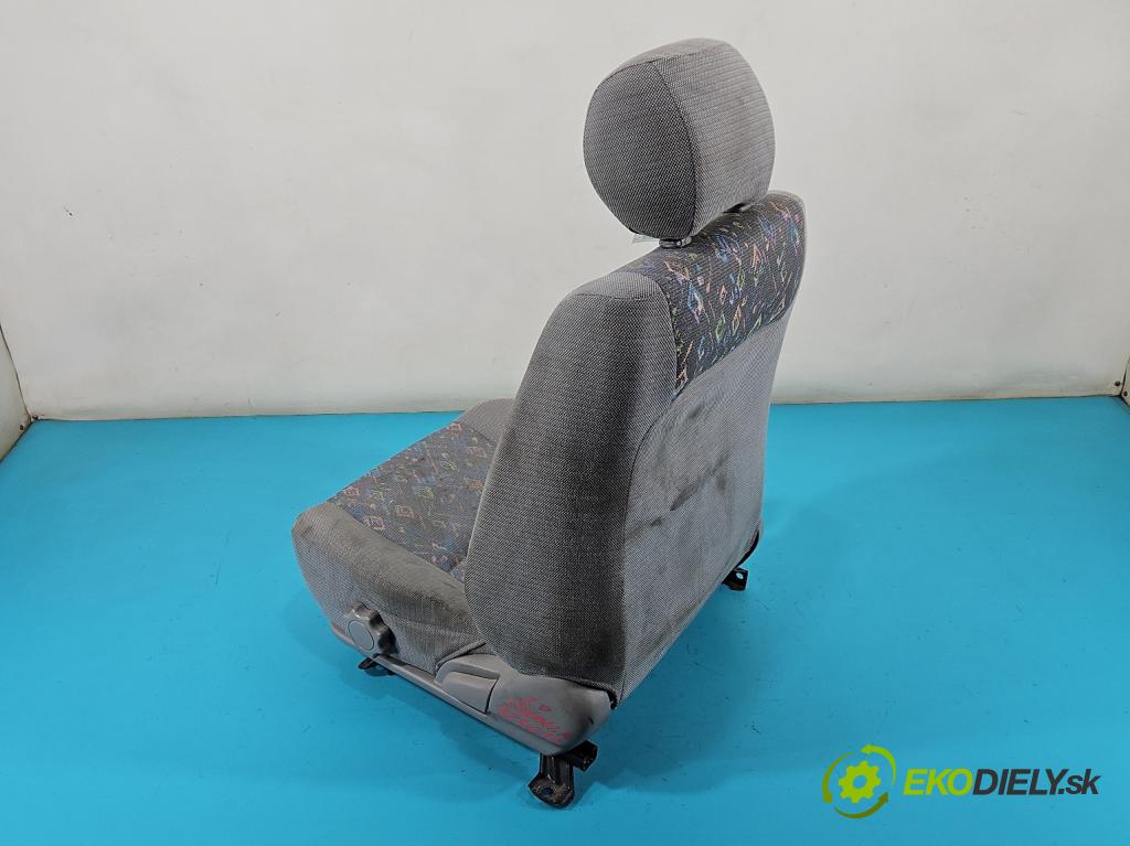 Toyota Corolla E11 1997-2002 1,4.0 16V 86 HP manual 63 kW 1332 cm3 3- Sedačka ľavý  (Sedačka, sedadlo)