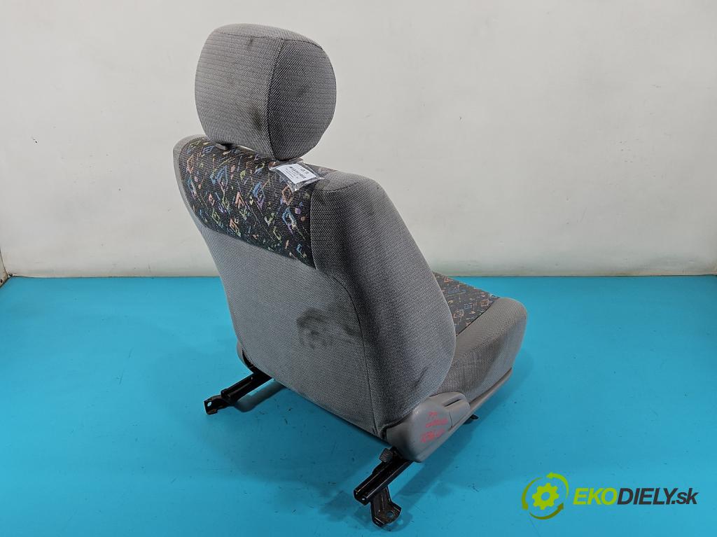 Toyota Corolla E11 1997-2002 1,4.0 16V 86 HP manual 63 kW 1332 cm3 3- Sedačka pravý  (Sedačka, sedadlo)