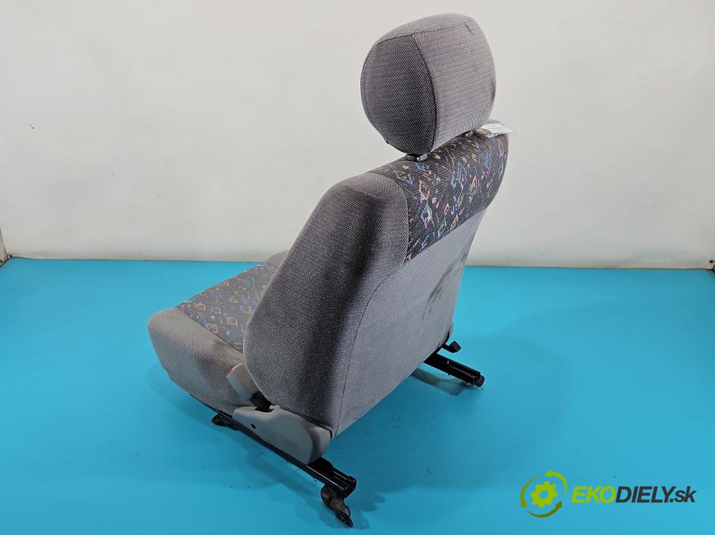 Toyota Corolla E11 1997-2002 1,4.0 16V 86 HP manual 63 kW 1332 cm3 3- Sedačka pravý  (Sedačka, sedadlo)