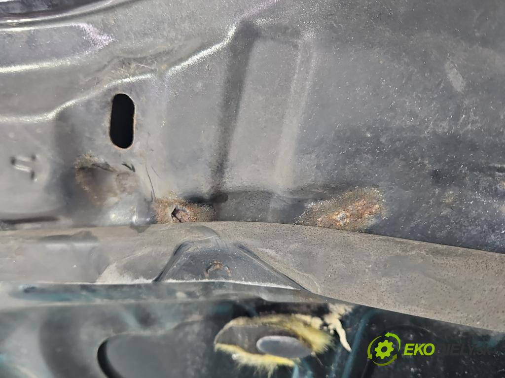 Toyota Corolla E11 1997-2002 1,4.0 16V 86 HP manual 63 kW 1332 cm3 3- kapota predná