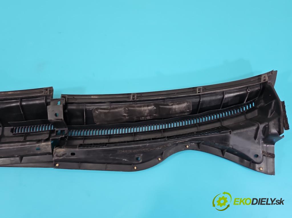 Toyota Corolla Verso II 2004-2009 2.2 D4D 136 HP manual 100 kW 2231 cm3 5- torpédo  (Torpédo (plast pod čelným sklom))