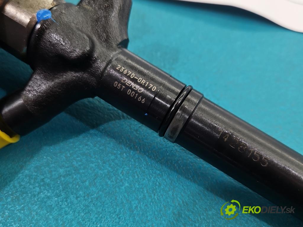 Toyota Corolla Verso II 2004-2009 2.2 D4D 136 HP manual 100 kW 2231 cm3 5- vstrek 23670-0R170 (Vstrekovač paliva)