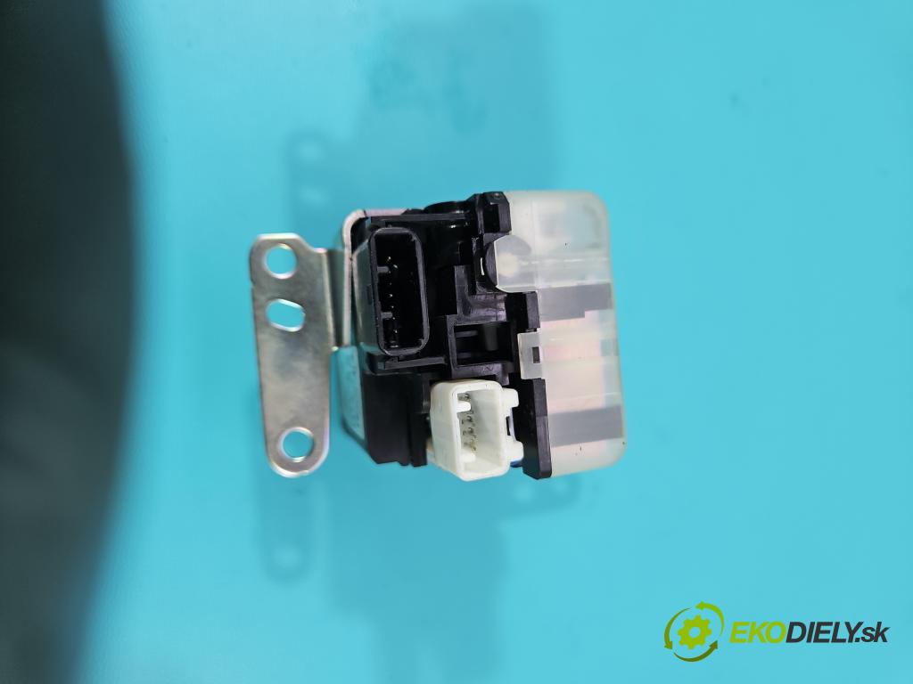 Toyota Corolla Verso II 2004-2009 2.2 D4D 136 HP manual 100 kW 2231 cm3 5- Spínačka  (Spínacie skrinky a kľúče)