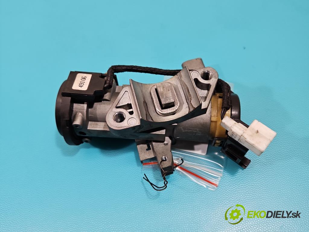 Mitsubishi Carisma 1.6 16V 90 HP automatic 66 kW 1597 cm3 5- Spínačka  (Spínacie skrinky a kľúče)