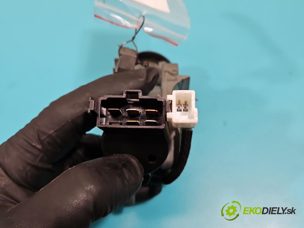 Mitsubishi Carisma 1.6 16V 90 HP automatic 66 kW 1597 cm3 5- Spínačka  (Spínacie skrinky a kľúče)