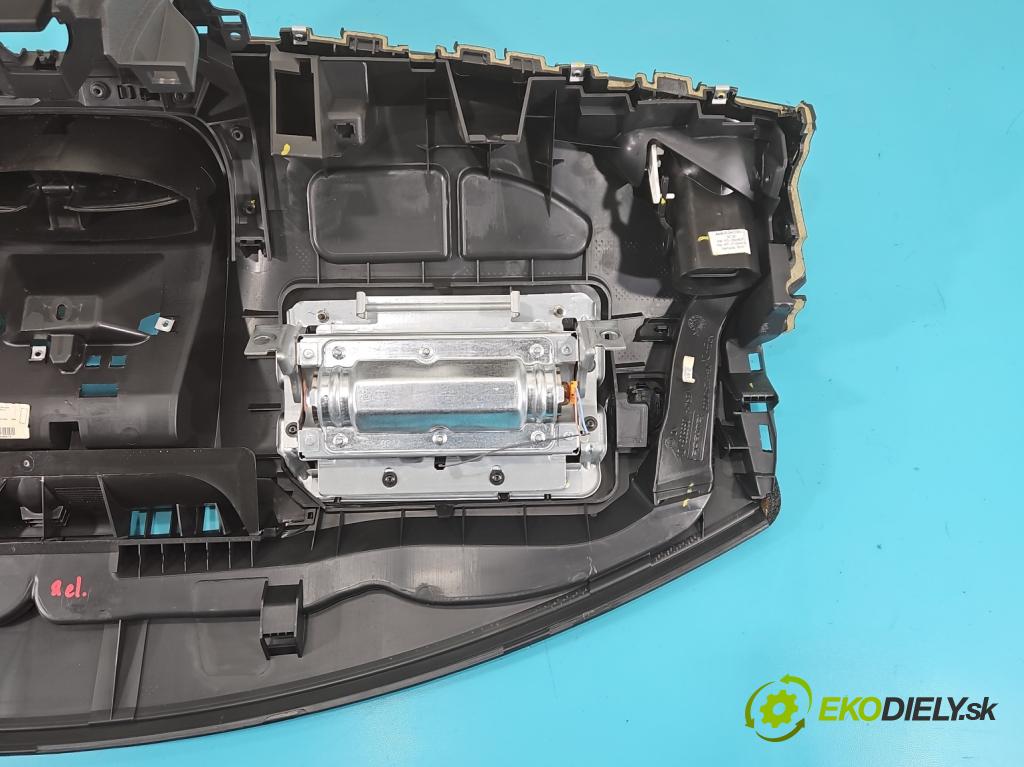 Renault Clio III 2005-2012 1,2.0 TCE: 101 HP manual 74 kW 1149 cm3 5- kokpit,pristrojová doska rozdeľovacia